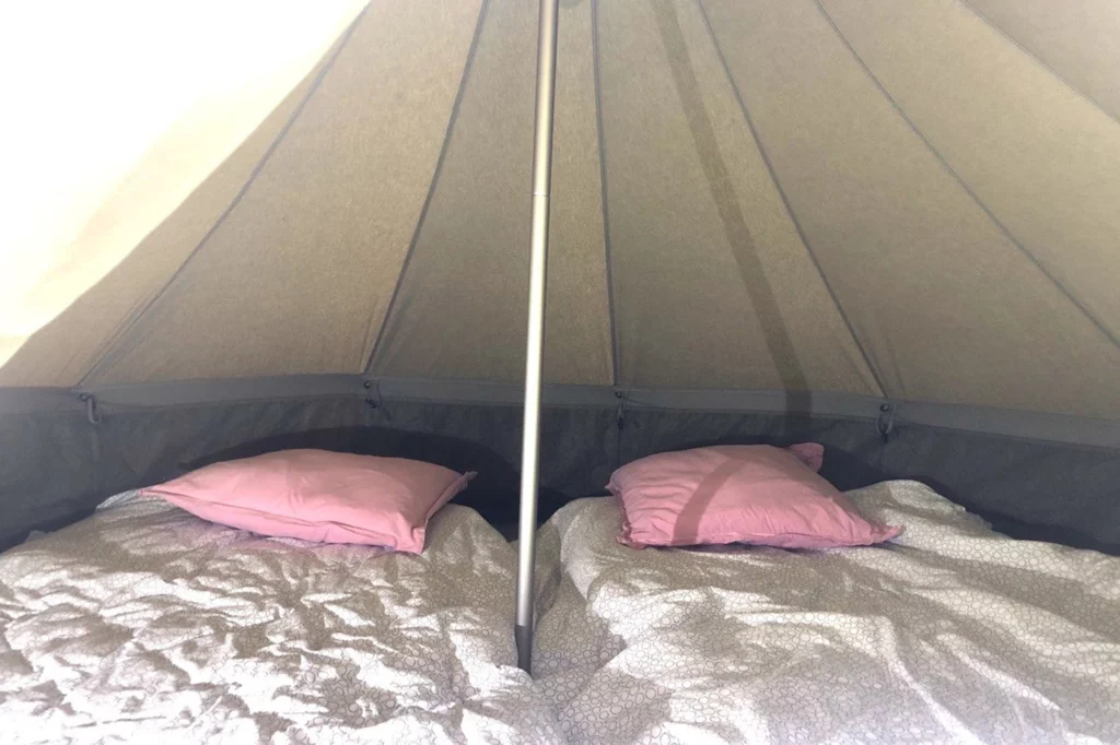 menestrel_interieur_camping_broceliande_visuel