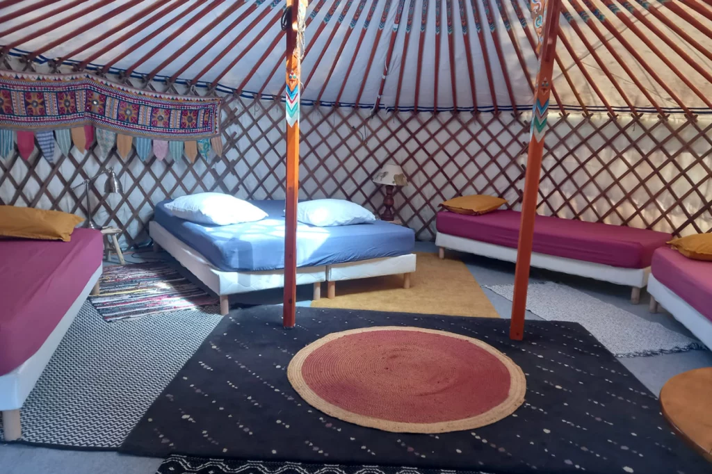 yourte_mongole_interieur_camping_broceliande
